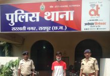 छत्तीसगढ़ के पशु चिकित्सा अधिकारी बने पुष्पा,सरकारी गाड़ी मे कर रहे थे लकड़ी की तस्करी