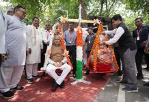 CM बघेल ने बैट के साइज चाकू लेकर काटा केक, देखिए जब सिंहदेव बधाई देने आए तो क्या हुआ