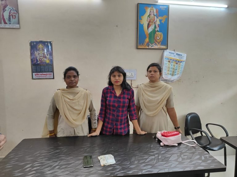 गर्लफ्रैंड से तंग आकर प्रेमी पहुंचा पुलिस के पास बोला- मुझे बचा लिजिए वो रेप केस की धमकी देकर वसूली करती है