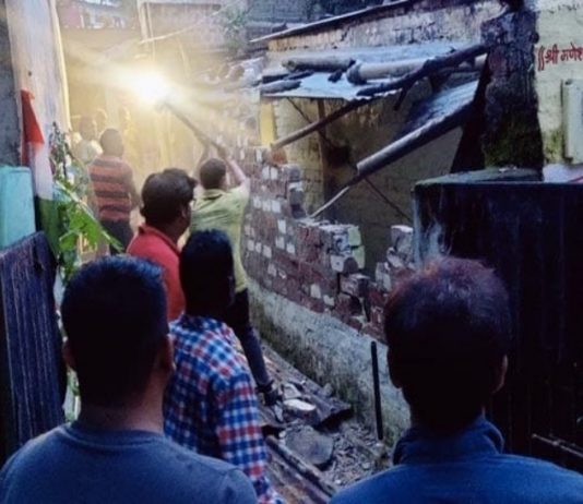 स्कूल बस में 3 साल की बच्ची से रेप के आरोपी बस ड्राइवर पर सरकार का कड़ा एक्शन, 24 घंटे में ढहा दिया पूरा घर