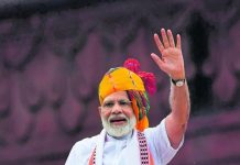 देश के पीएम नरेंद्र मोदी के पास कितना है कैश, जानकर हो जाएंगे हैरान