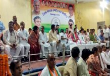 CG कांग्रेस के इन कार्यकर्ताओं ने पुनिया के सामने जता दी नाराजगी, बोले- चुनाव आया तो हमें पूछ रहे