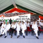मंच पर राहुल गांधी के साथ बैठे CM बघेल, मगर प्रदेश का ये बड़ा नेता दिल्ली के आंदोलन में शामिल नहीं