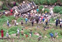 हरिद्वार : गहरी खाई में गिरी बारातियों से भरी बस, 25 लोगों की मौत, 21 घायल