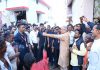 CM भूपेश बघेल के हाथ पर मारा सोंटा, गौरा-गौरी पूजन करने पहुंचे थे मुख्यमंत्री – वीडियो