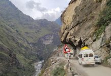 उत्तराखंड के जोशीमठ में दर्दनाक सड़क हादसा, खाई में गिरी गाड़ी, 12 लोगों की मौत