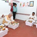 मुख्यमंत्री बघेल पहुंचे नवागढ़, विकास कार्यों के लिए दी करोड़ो की सौगात, सरपंच के घर लिया छत्तीसगढ़ के व्यंजनों का स्वाद