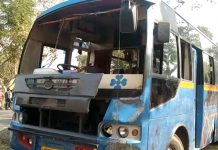 पिकनिक मनाने जा रहे छात्रों की बस पलटी, दो की मौत, करीब दर्जन भर घायल