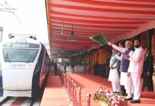 रायपुर पहुंंची वंदे भारत ट्रेन, जानिए कितना लगेगा किराया, PM मोदी ने हरी झंडी दिखाकर नगापुर से किया था रवाना