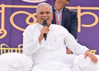 बस्तर के हिंगलाजिन मंदिर में सीएम भूपेश ने टेका माथा, 133 करोड़ के विकास कार्यों की दी सौगात