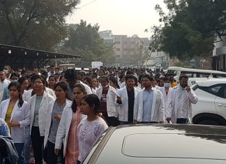 CG के 3 हजार नाराज डॉक्टर्स चले गए हड़ताल पर, कह दिया नहीं करेंगे काम, जानिए क्या है वजह