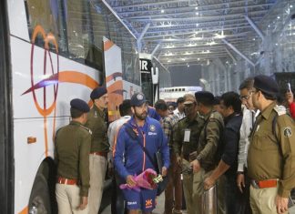 रायपुर आ गई टीम इंडिया, रोहित शर्मा समेत सभी खिलाड़ी मर्सिडीज की बस में आए नजर