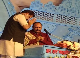 छत्तीसगढ़ आए मशहूर कथा वाचक पं.प्रदीप मिश्रा, सांसद सोनी ने लिया आर्शीवाद