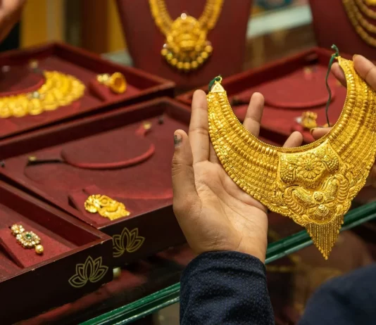 खरीद लिजिए गोल्ड 1700 रुपए तक हुआ सस्ता, जानिए क्या है बाजार का हाल