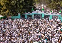 रोकने के बाद भी ईद पर सड़क पर नमाज अदा करने वालों पर ऐक्शन, 1700 लोगों पर हुईं FIR