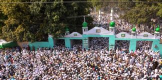 रोकने के बाद भी ईद पर सड़क पर नमाज अदा करने वालों पर ऐक्शन, 1700 लोगों पर हुईं FIR