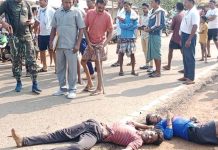 CG: ट्रैक्टर से टकराई तेज रफ्तार बाइक, मौके पर 2 लोगों की मौत