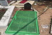 इस देश में महिलाओं की कब्रों पर लोहे का गेट और ताला, क्या कब्र में भी सेफ नहीं है महिलाएं ?