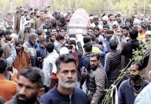 8 साल की बेटी ने पिता को सुसाइड करने से रोका तो कर डाला उसी का मर्डर