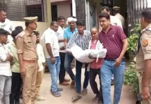 स्कूली छात्रा की छत से गिर कर संदिग्ध मौत, प्रिंसिपल और टीचर पर गैंगरेप का केस दर्ज