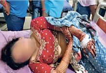 इधर बारात पहुंची और उधर ब्यूटी पार्लर में सज रही दुल्हन को पुलिस के जवान ने मार दी गोली