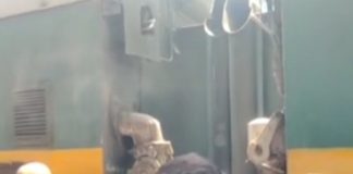 रायपुर रेलवे स्टेशन में ट्रेन में लगी आग, भागे यात्री जानिए फिर क्या हुआ