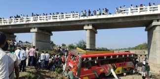 यात्रियों से भरी बस 50 फीट ऊंचे पुल से गिरी, 15 की मौत, बढ़ सकता है आंकड़ा