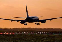 विमान का टायर फटने से बाल-बाल बचे 293 यात्री, निकासी के दौरान 11 घायल