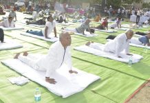 रायपुर में 21 हजार लोगों ने एक साथ किया योग, कांग्रेस नेता बोले बिना खर्च के स्वस्थ्य रखता है योग