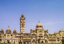 भारत में है दुनिया का सबसे बड़ा घर, इसके आगे मुकेश अंबानी का एंटीलिया और बकिंघम पैलेस भी पड़ जाते हैं फीके