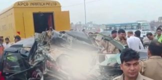 एक्सप्रेस वे पर बड़ा हादसा, रॉन्ग साइड से आ रही स्कूल बस और कार की टक्कर में 6 लोगों की मौत