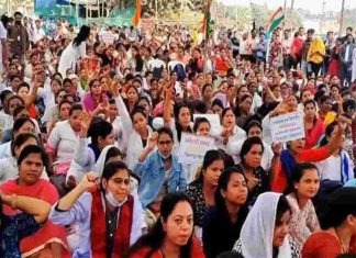 बड़ी ख़बर : संविदा कर्मचारियों ने कहा “भूपेश है तो भरोसा है” इसके साथ ही हड़ताल हुई स्थगित
