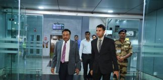 रायपुर पहुंचे मुख्य निर्वाचन आयुक्त राजीव कुमार, विधानसभा चुनाव की तैयारियों को लेकर करेंगे बड़ी बैठक