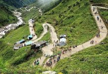 केदारनाथ में भारी बारिश से तबाही, 13 लोग लापता, यात्रा रोकी गई