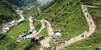 केदारनाथ में भारी बारिश से तबाही, 13 लोग लापता, यात्रा रोकी गई