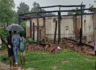CG: भारी बारिश के कारण गिरी दीवार…10 साल की बच्ची की दबकर मौत