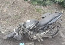 ट्रक की चपेट में आने से बाइक सवार 2 दोस्तों की मौत, छठी कार्यक्रम से आ रहे थे वापस