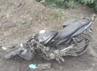 ट्रक की चपेट में आने से बाइक सवार 2 दोस्तों की मौत, छठी कार्यक्रम से आ रहे थे वापस