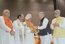 बीजेपी के हुए सतनामी समाज धर्म गुरु बालदास साहेब: सैकड़ों लोगों के साथ भाजपा में किया प्रवेश, कांग्रेस पर लगाया गंभीर आरोप