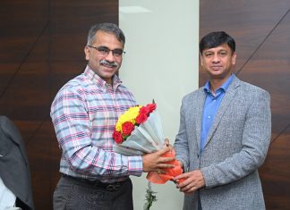 छत्तीसगढ़ जनसंपर्क विभाग में बड़ा बदलाव, IPS मयंक श्रीवास्तव ने किया जनसंपर्क आयुक्त का पदभार ग्रहण