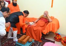मुख्यमंत्री विष्णुदेव साय ने शंकराचार्य स्वामी निश्चलानंद जी महाराज से सौजन्य मुलाकात की