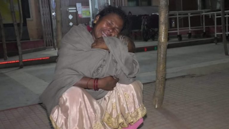 छत्तीसगढ़ के अस्पताल में हुई शर्मनाक हरकत, 9 महीने के बच्चे के शव को गोद में लिए बिलखती रही मां छत्तीसगढ़ के अस्पताल में हुई शर्मनाक हरकत, 9 महीने के बच्चे के शव को गोद में लिए बिलखती रही मां