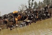 बड़ा सड़क हादसा: तालाब में गिरी श्रद्धालुओं से भरी ट्रैक्टर ट्रॉली, सात बच्चों समेत 15 की मौत