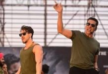 लखनऊ में अक्षय कुमार-टाइगर श्रॉफ पर लोगों ने फेंके जूते-चप्पल, BMCM के प्रमोशन के दौरान पुलिस ने किया लाठीचार्ज