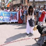 विकास उपाध्याय संग महिलाओं ने खेली होली, 1 लाख देगी कांग्रेस महिलाओं जानिए पूरा मामला