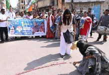 विकास उपाध्याय संग महिलाओं ने खेली होली, 1 लाख देगी कांग्रेस महिलाओं जानिए पूरा मामला