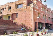 JNU में आधी रात में लेफ्ट और राइट विंग के छात्रों के बीच हुई मारपीट, एक-दूसरे पर लगाए आरोप