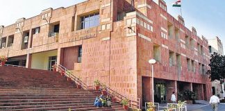 JNU में आधी रात में लेफ्ट और राइट विंग के छात्रों के बीच हुई मारपीट, एक-दूसरे पर लगाए आरोप