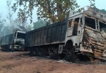 लोकसभा चुनाव से पहले नक्सलियों ने मचाया उत्पात, थाने से महज 500 मीटर दूर 4 ट्रक को किया आग के हवाले