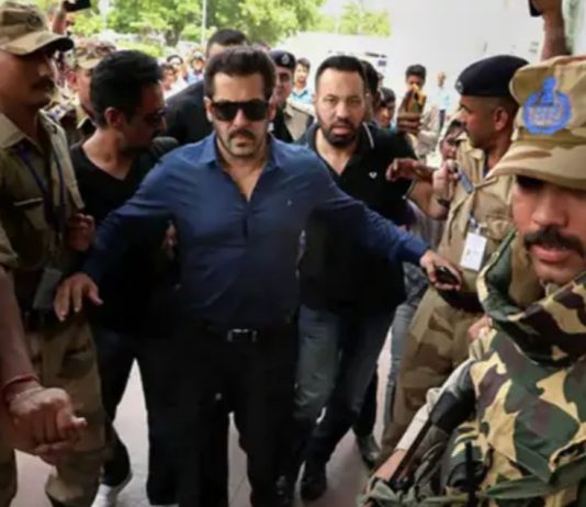 सलमान खान के घर के बाहर फायरिंग, बाइक से आए थे दो शूटर, पुलिस ने बढ़ाई सुरक्षा